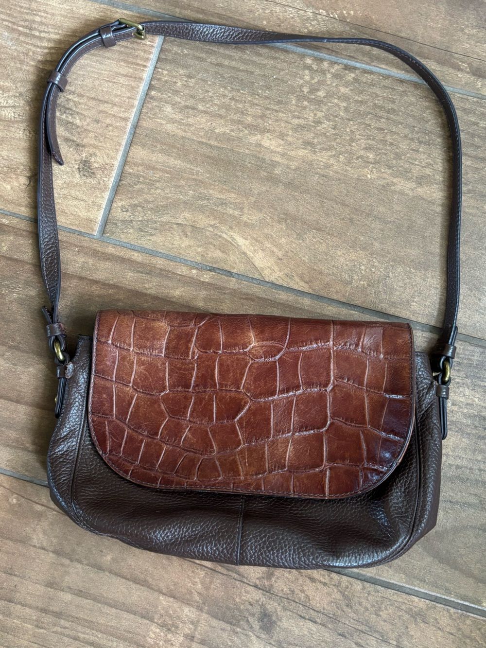 Fossil Brown Leather Shoulder Bag Croc Embossed Flap Vintage Boho Hobo Purse